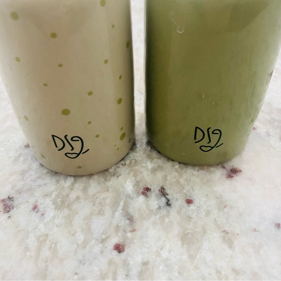 DARLING SPRING Ceramic Salt & Pepper Shakers Green Polka Dots Original Box - Picture 5 of 9